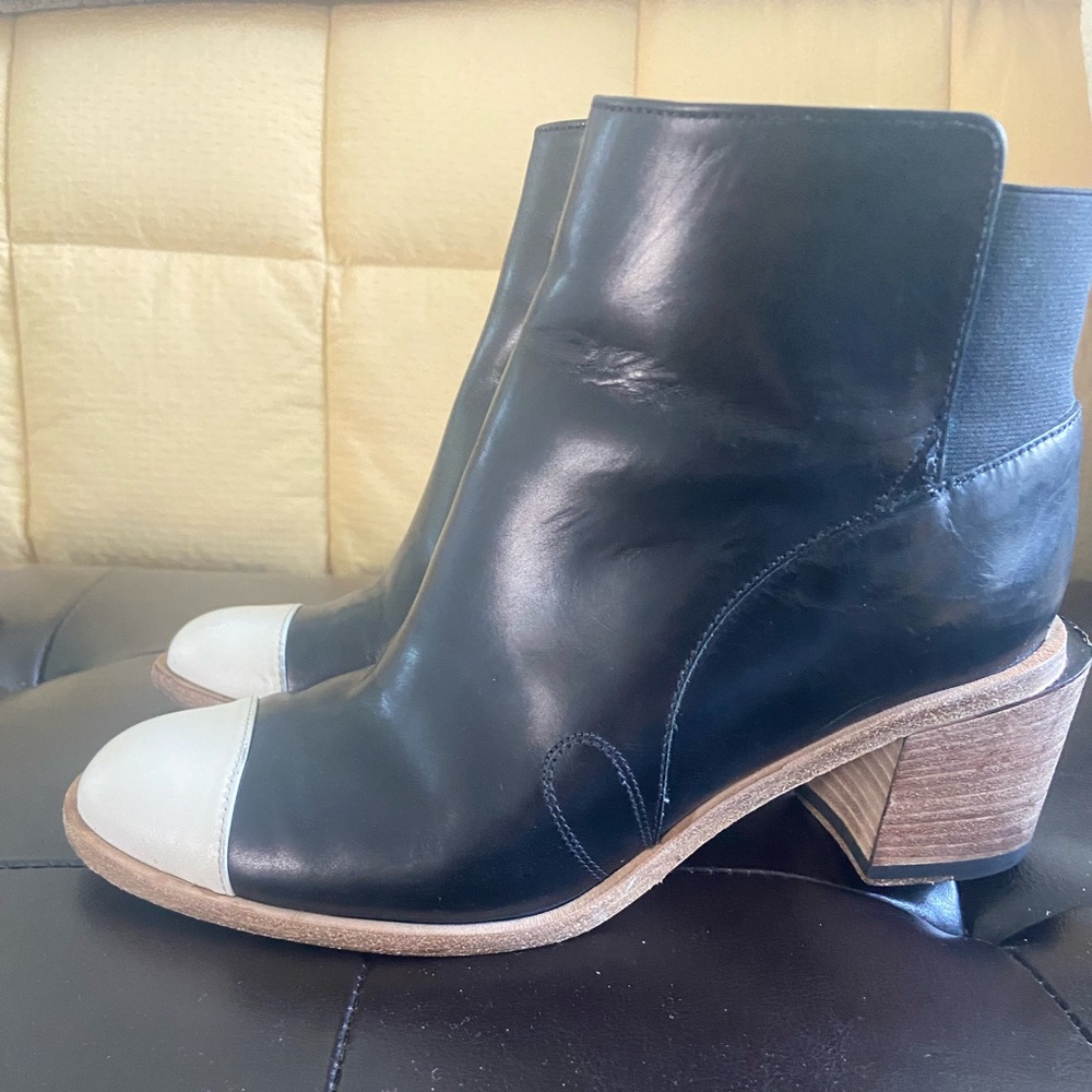 Italian Beautiful Leather Boots with designer quality Leather!